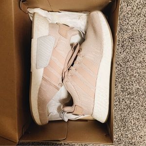 ADIDAS NMD R2 pink